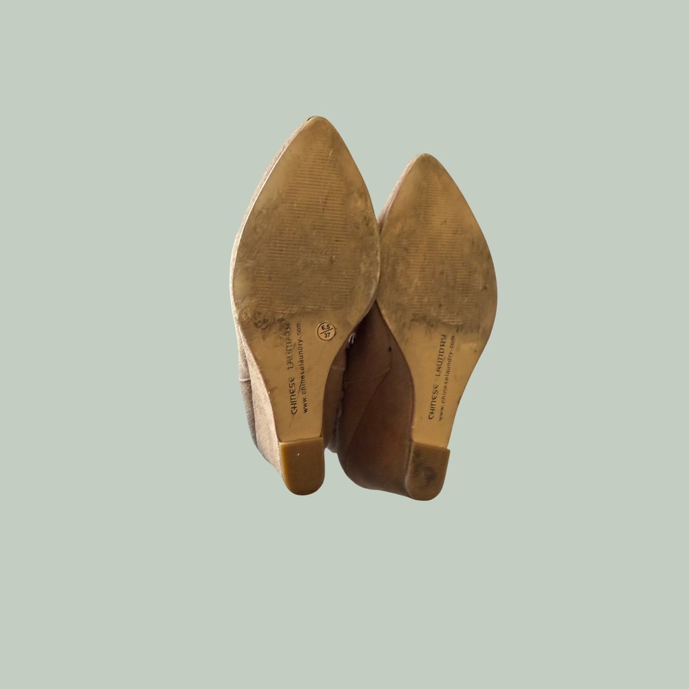 Chinese Laundry Arctic Tan Suede Fringe Wedge Booties Pointed Toe Size 6.5 - Picture 7 of 8